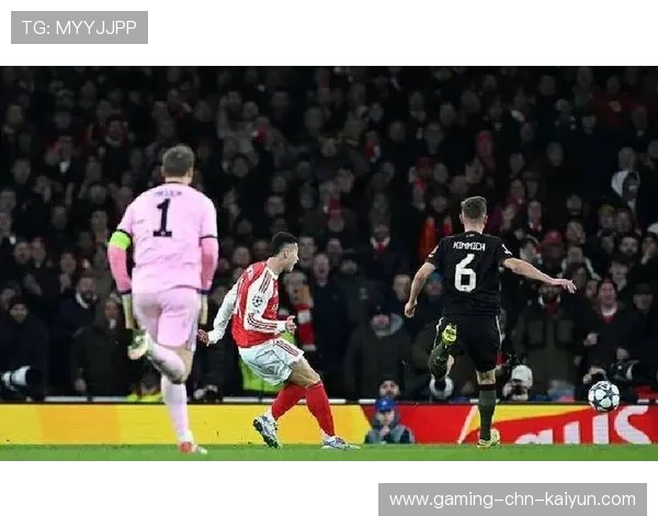 拜仁防守全线崩塌