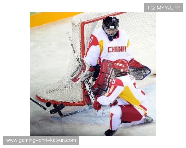 冰球守门员封堵三连击精彩 冰球守门员封堵三连击精彩